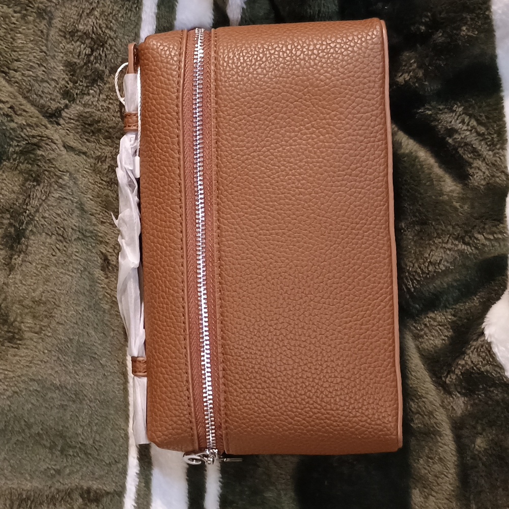 Small tiktok everyday handbag/crossbody purse NWOT dust bag included